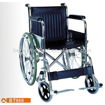 Tamanho padrão da cadeira de rodas em moldura de aço cromado